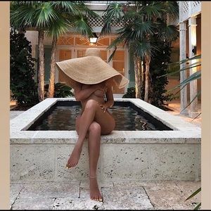 Meet your Posher, Anitra